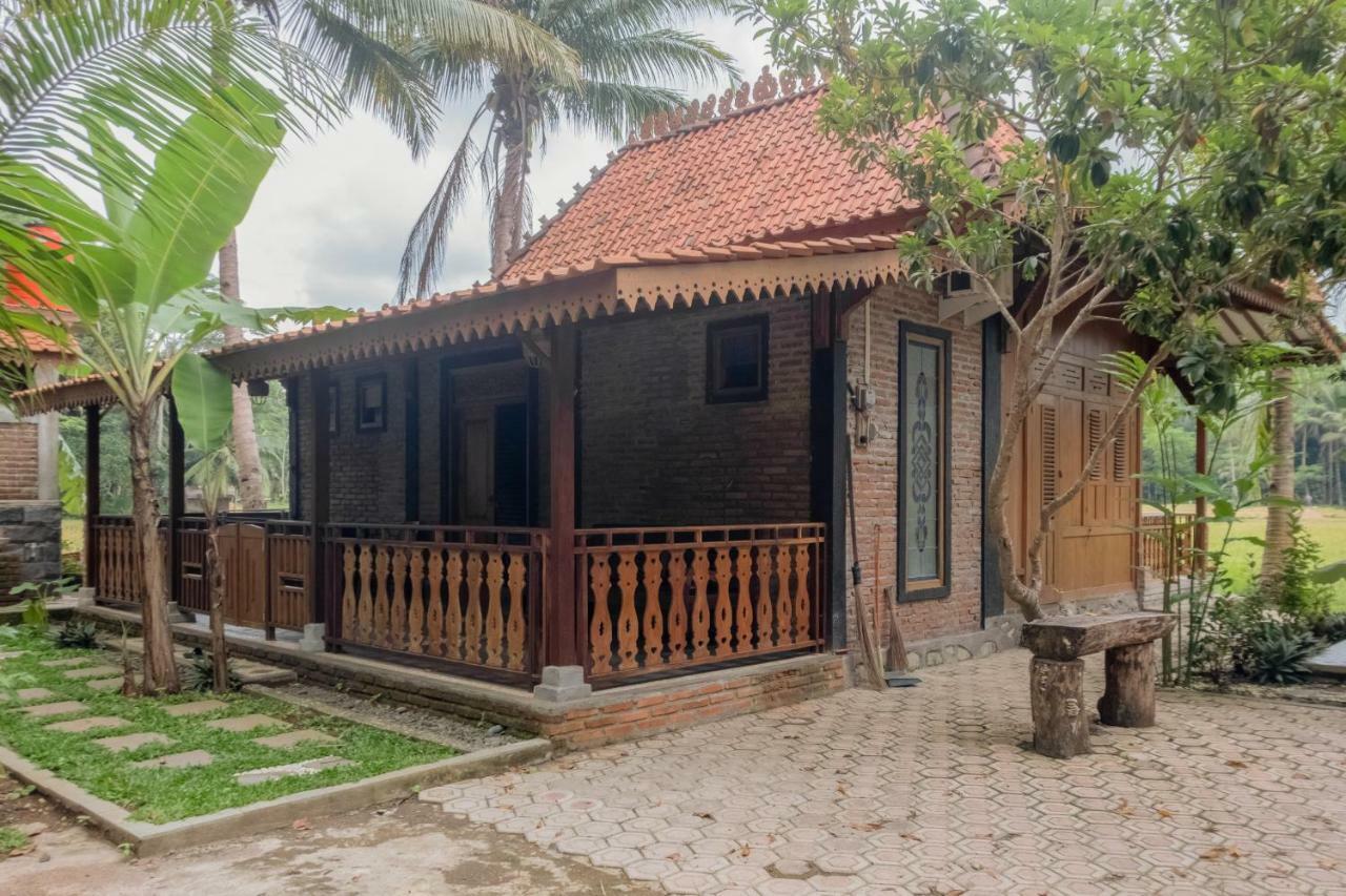 Hotel Batukaras Kalaras Екстериор снимка